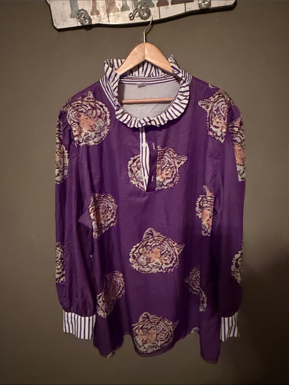 Womens Purple Tiger-Print Blouse with Striped Collar 6x